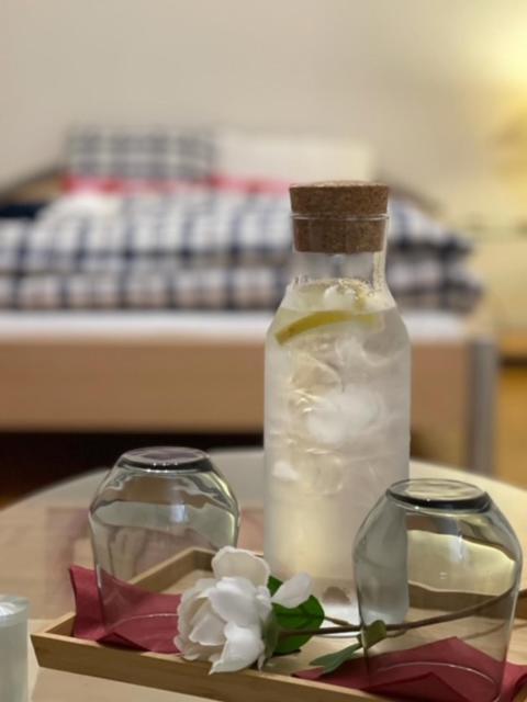 Hostel Lovely Rooms, City Center, Shared Bathroom, Windows To Corridor فيلاخ المظهر الخارجي الصورة