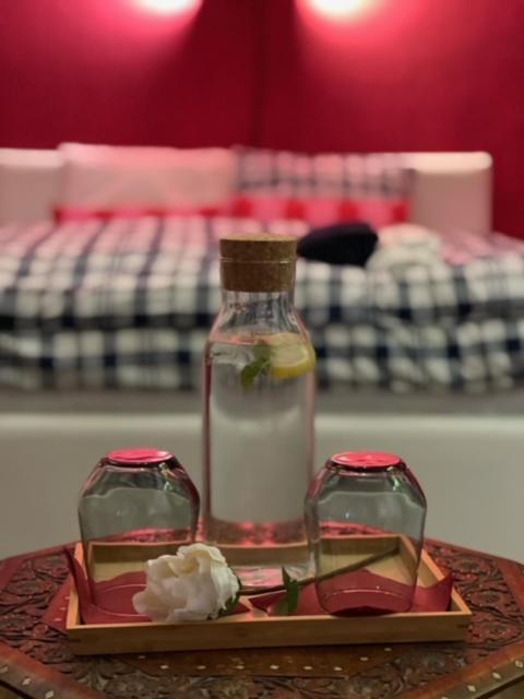 Hostel Lovely Rooms, City Center, Shared Bathroom, Windows To Corridor فيلاخ المظهر الخارجي الصورة