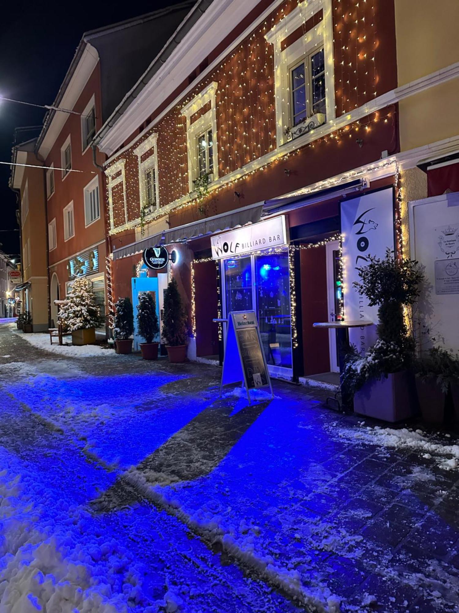 Hostel Lovely Rooms, City Center, Shared Bathroom, Windows To Corridor فيلاخ المظهر الخارجي الصورة