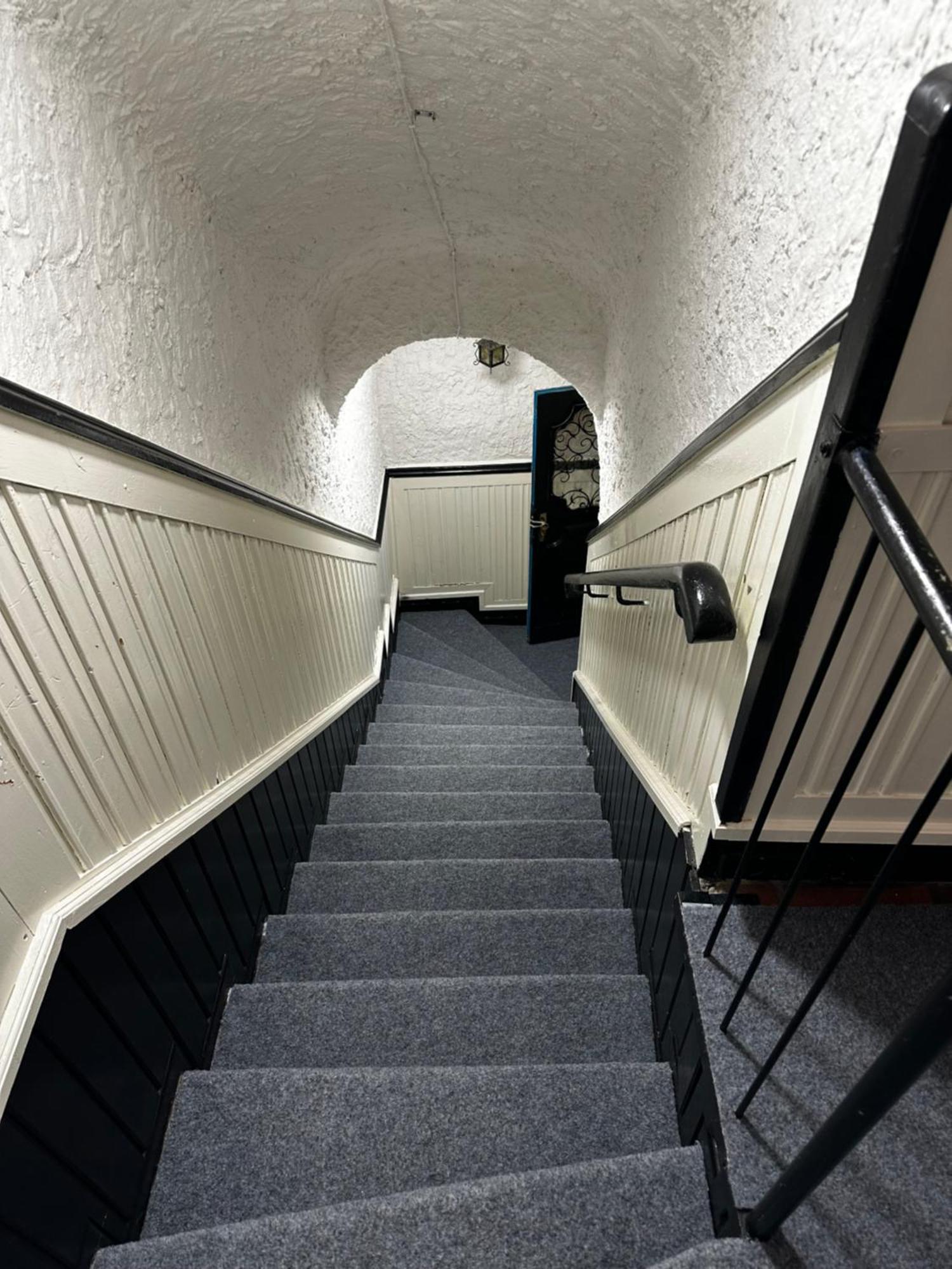 Hostel Lovely Rooms, City Center, Shared Bathroom, Windows To Corridor فيلاخ المظهر الخارجي الصورة