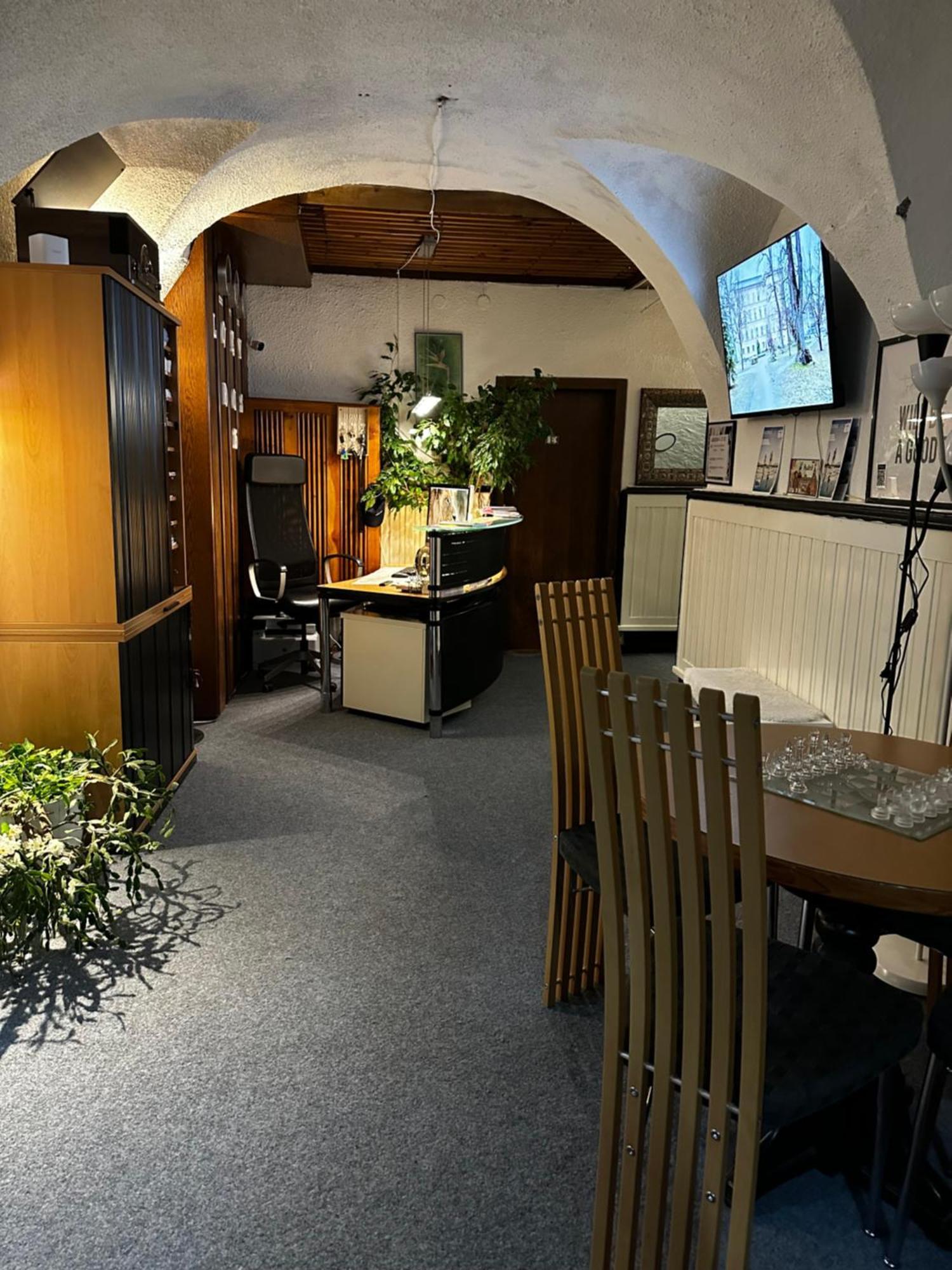Hostel Lovely Rooms, City Center, Shared Bathroom, Windows To Corridor فيلاخ المظهر الخارجي الصورة